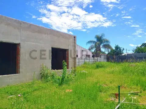 Casa a terminar con buen terreno en zona tranquila. Venado Tuerto
