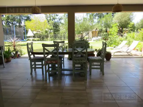 Casa 3 ambientes con 2 baños