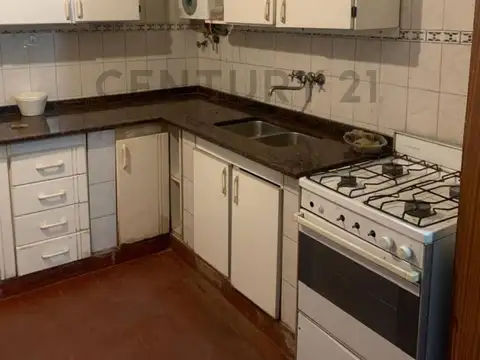 OPORTUNIDAD  Casa con local comercial