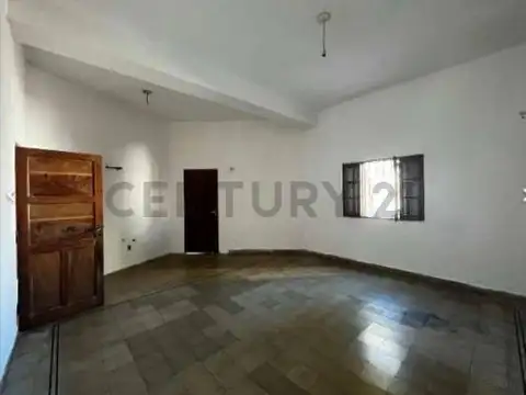 Casa 6 ambientes con 2 baños