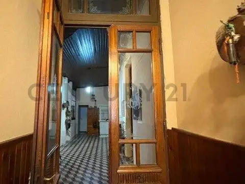 Casa 6 ambientes con 2 baños