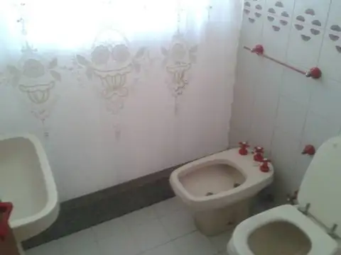 Casa 5 ambientes con 3 baños