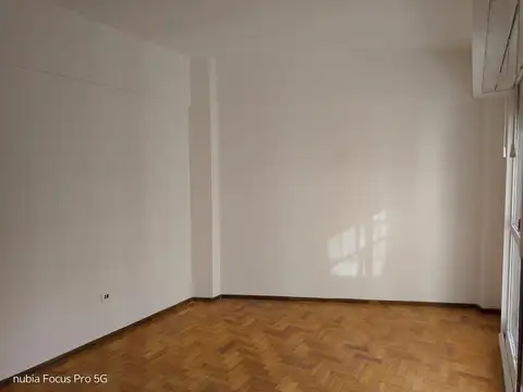 Departamento en Alquiler en Parque Centenario, $ 900.000