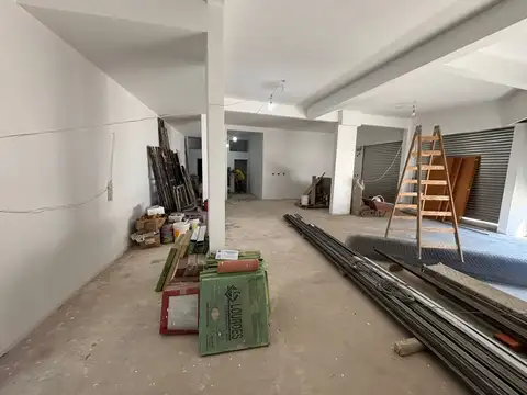 Local en Venta Via Púb.