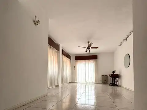 Galpon en Venta en Flores Sur, USD 245.000