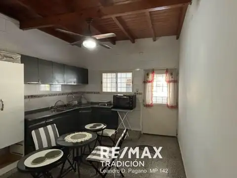Casa 8 ambientes con 3 baños