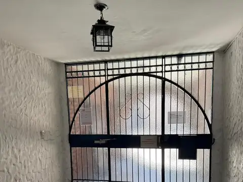 Santa Fe al 2900 entre Richeri y Suipacha