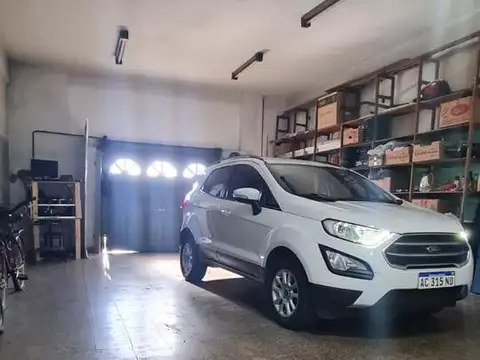 Casa en Alquiler con 3 cocheras