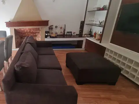 Casa en 2 plantas en  CASTELAR SUR