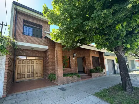 Casa con 4 dormitorios en inmejorable zona