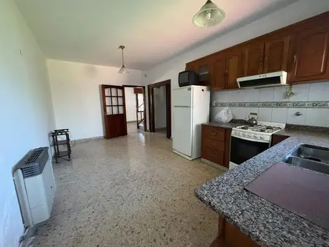 Casa 5 ambientes con 3 baños