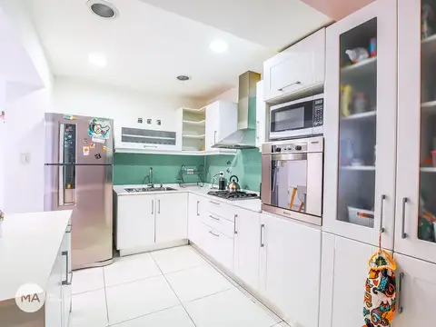 Casa 5 ambientes con 3 baños