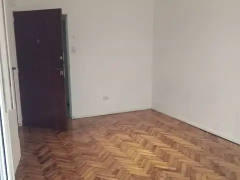 Av Directorio 800, Piso PB