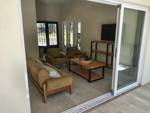 Casa 5 ambientes con 4 baños