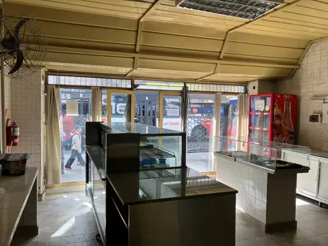Local comercial con amplio lote