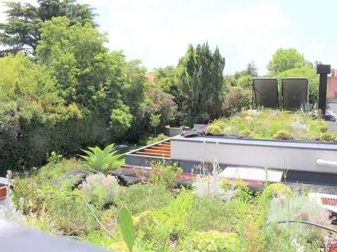 Casa en Alquiler con 2 cocheras