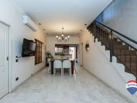 Venta casa 5 amb patio terraza cochera. Mataderos