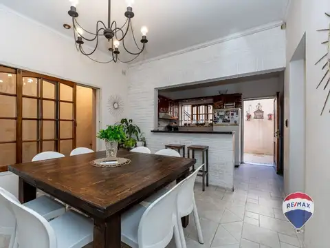 Casa en Venta con 2 cocheras