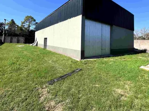 VENTA GALPON CON AMPLIO LOTE IBARLUCEA 50% ENTREGA