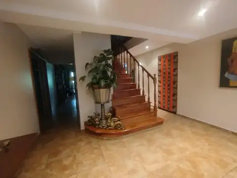 Casa 5 ambientes con 4 baños