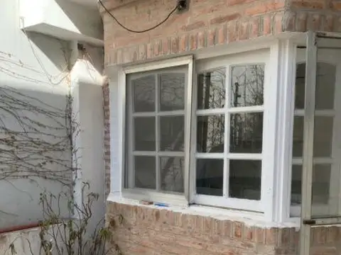 Dúplex en Venta en Bernal Centro – 3 Dormitorios, Cochera y Patio
