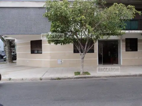 Pareja 3300, Piso 1