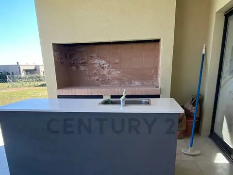 Casa en Venta con 4 cocheras