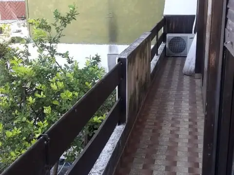 Linda casa 4 Ambientes con local y 3 baños