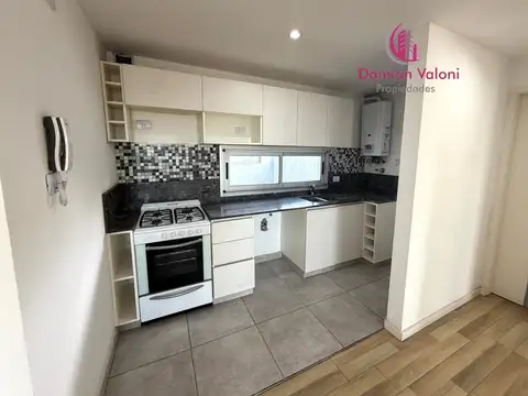 VENTA EXCELENTE 2 AMBIENTES CON COCHERA