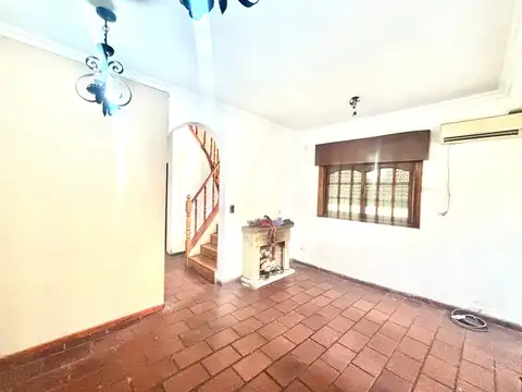 Casa en Alquiler con 2 cocheras