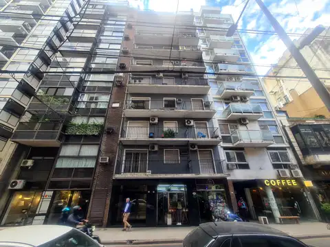 Paraguay al 1200 y Talcahuano, Recoleta. Piso 5. Departamento de 2 ambientes. Superficie total y cubierta: 32 m2. Impecable estado. Apto profesional