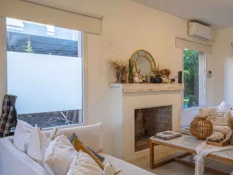 Casa 8 ambientes con 2 baños