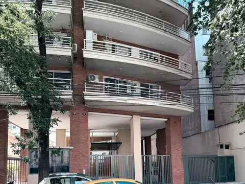 MUY BUENA COCHERA EN EXCELENTE EDIFICIO CON VIGILANCIA - EXCELENTE UBICACION