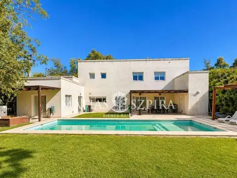 Propiedad en venta en La Cesarina de 6 ambientes