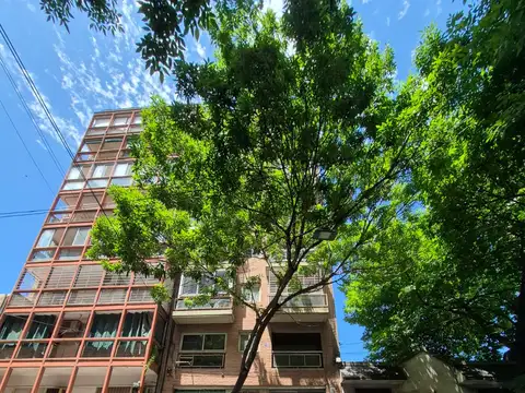 Barrio Martin. Ayacucho 1369, frente con balcon