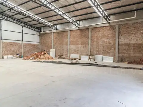 Excelente galpón en venta - Canning
