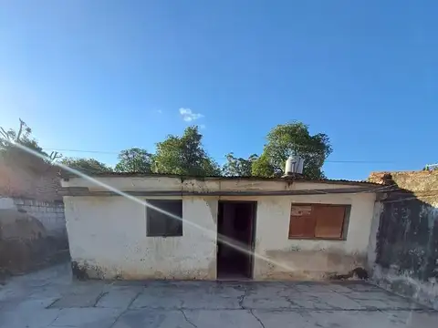 AMPLIA CASA EN EL BORDO