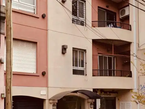 Constitución 3100, Piso 2