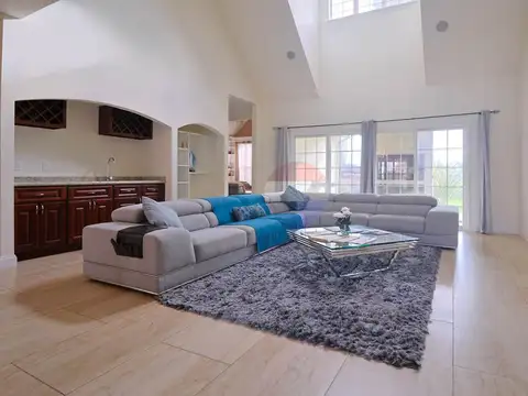 Casa 10 ambientes con 4 baños