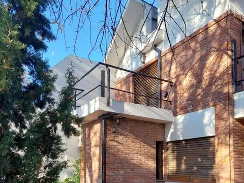 Casa 6 ambientes con 3 baños