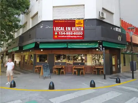 Local en Venta en esquina. Apto Gastronomía