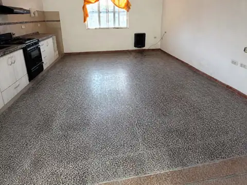 Alquiler casa con cochera