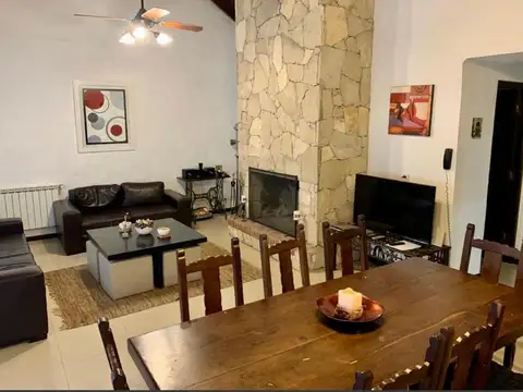 Casa en Venta en Carilo, USD 370.000