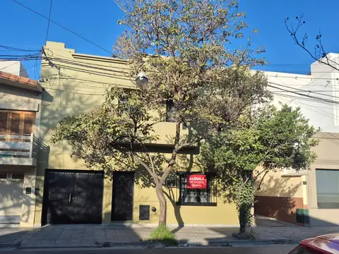 OPORTUNIDAD ALQUILER! Propiedad apta para oficinas / consultorios en Vicente Lopez al 100