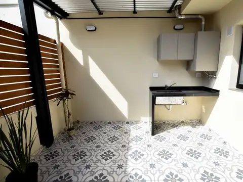 VENTA CASA 2 DORMITORIOS RECICLADO A NUEVO/PATIO