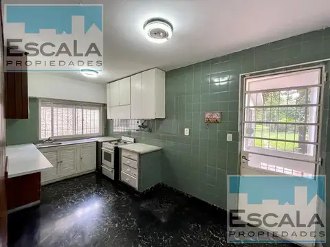 Casa en Alquiler con 1 cochera