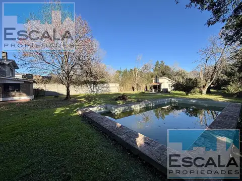 Casa en Alquiler con 1 cochera