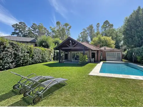 Casa en Venta con 1 cochera