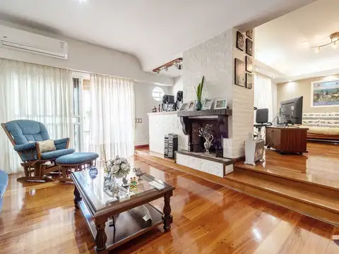 Casa 4 ambientes con 2 baños