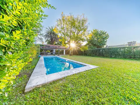 Casa en Venta con 3 cocheras